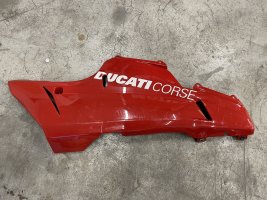 Пластик плуг правый Ducati 848 1098 1198 S