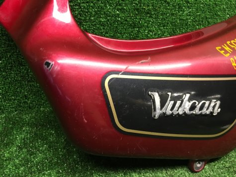 Накладка под баком правая Kawasaki EN500 Vulcan-1