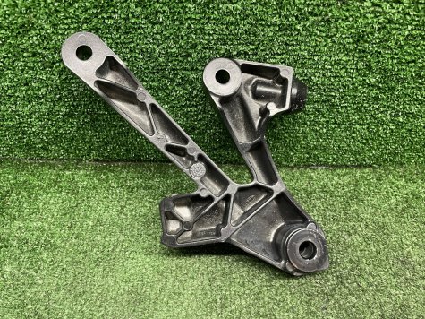 Кронштейн пассажира правый Kawasaki ZZR 1400 ZX-14 06-11-2