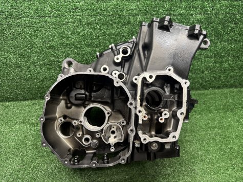 Картер двигателя Kawasaki ZZR 1400 ZX14 06-11-7