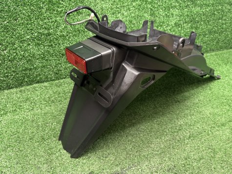 Пластик подрамника крыло Suzuki GSF 1250 S Bandit GW72A-2