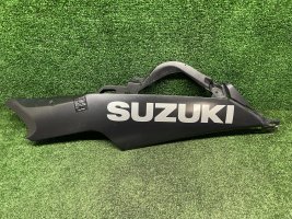 Пластик плуг правый Suzuki GSX-R 600 750 K6 K7