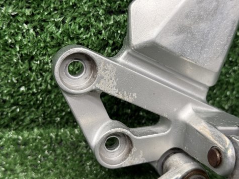 Кронштейн водителя левый Suzuki SV1000 VT54A-1