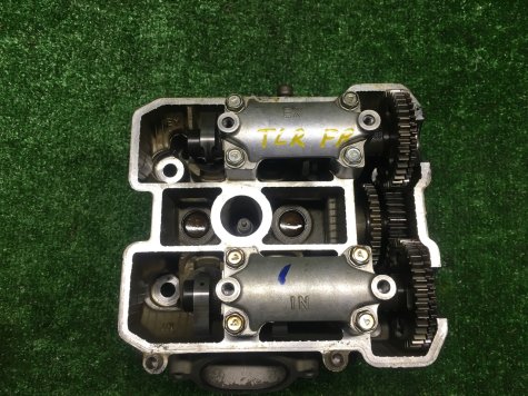 Головка блока цилиндров передняя Suzuki TL1000R-1