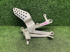 Кронштейн водителя правый Yamaha R1 98-99 4XV
