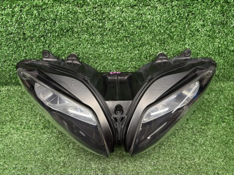 Фара Yamaha R1 02-03 5PW-1