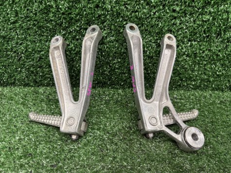Кронштейны пассажира Yamaha R1 02-03 5PW-1