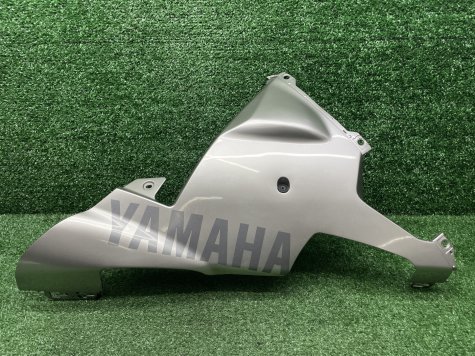 Пластик плуг правый Yamaha R1 02-03 5PW-0