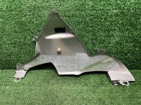Пластик плуг правый Yamaha R1 02-03 5PW-1