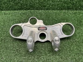 Траверса верхняя под руль ABM Yamaha R1 02-03 5PW