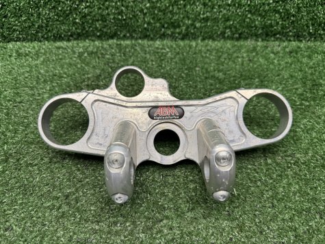 Траверса верхняя под руль ABM Yamaha R1 02-03 5PW-0