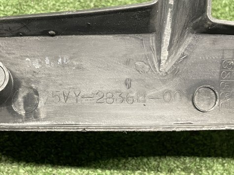 Пластик плуг внутренний Yamaha R1 04-06 5VY-2