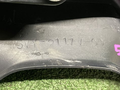 Пластик левый крепление Yamaha R1 04-06 5VY-2