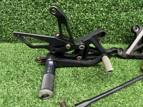 Кронштейны водителя Yamaha R1 04-06 5VY-1