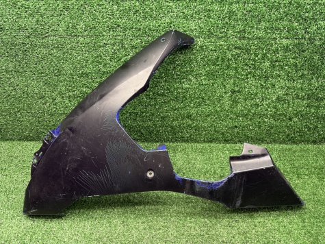 Пластик плуг левый Yamaha R1 04-06 5VY-0
