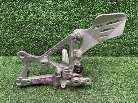 Кронштейн водителя правый Yamaha R1 09-11 14B-2