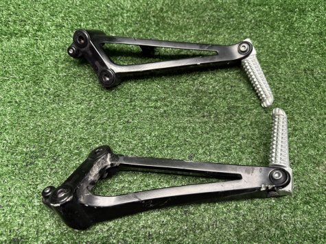 Кронштейны пассажира Yamaha R1 09-11 14B-1