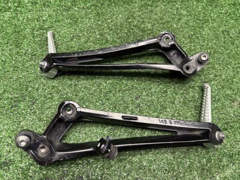 Кронштейны пассажира Yamaha R1 09-11 14B-4