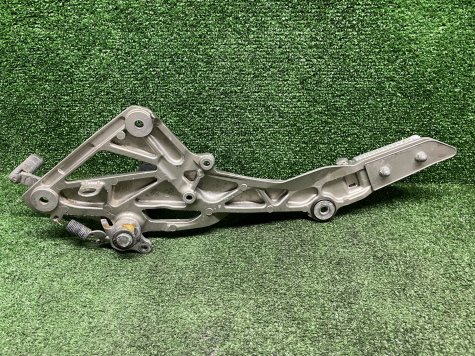 Кронштейн подножии правый Honda CB 600 Hornet PC41 07-12-4