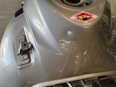Бак бензобак Honda CBF 1000 SC64-1