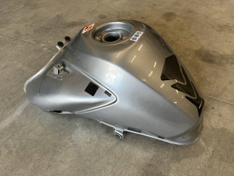 Бак бензобак Honda CBF 1000 SC64-2