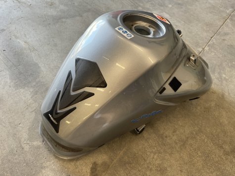 Бак бензобак Honda CBF 1000 SC64-3