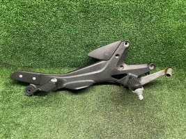 Кронштейн подножки правый Honda CBF 1000 SC64 