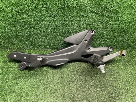 Кронштейн подножки правый Honda CBF 1000 SC64 -0