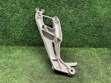 Кронштейн пассажира правый Honda CBR 1100 XX SC35-1