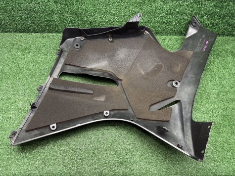 Пластик боковой правый Honda CBR 1100 XX SC35 97-4