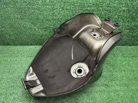 Бензобак бак Honda CBR 1100 XX SC35 97-6