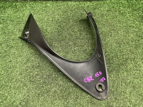 Пластик плуг Honda CBR 150 -1