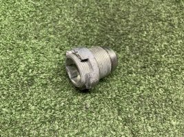 Болт гайка рамы маятника Honda CBR 600 F4i PC35