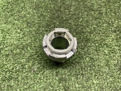 Болт гайка рамы маятника Honda CBR 600 F4i PC35-1