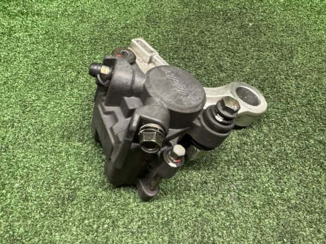 Суппорт задний кронштейн Honda CBR 600 RR PC37 05-06-1