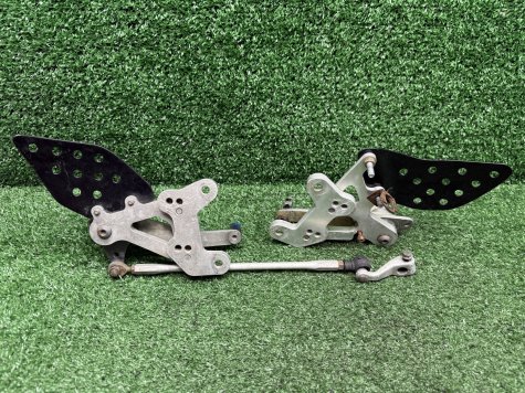Кронштейны водителя Honda CBR 900 919 SC33 96-99-4