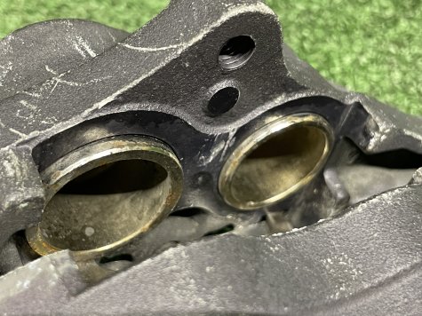 Суппорт левый Honda CBR 900 919 SC33-3