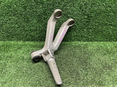 Кронштейн пассажира правый Honda CBR 900 919 SC33-0