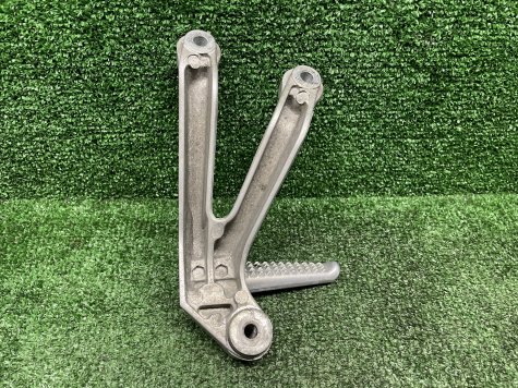 Кронштейн пассажира правый Honda CBR 900 919 SC33-1