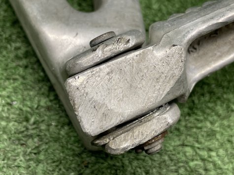 Кронштейн пассажира левый Honda CBR 900 919 SC33-1