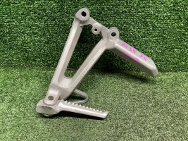 Кронштейн пассажира левый Honda CBR 600 F4 PC35 