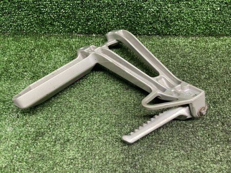 Кронштейн пассажира левый Honda CBR 600 F4 PC35 -1