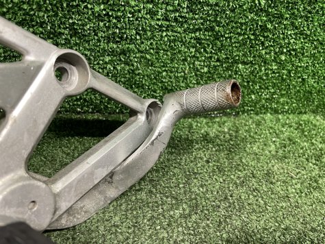 Кронштейн водителя правый Honda CBR 600 F3 PC31-1