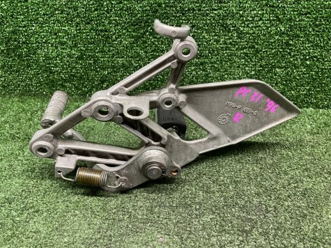 Кронштейн водителя правый Honda CBR 600 F3 PC31-2