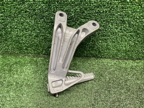 Кронштейн пассажира правый Honda CBR 600 RR PC37 03-04-2