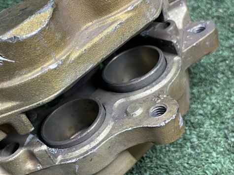 Суппорт левый Honda CBR 600 RR PC37 03-04-2
