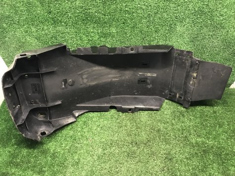 Пластик подрамника Suzuki RF400-1