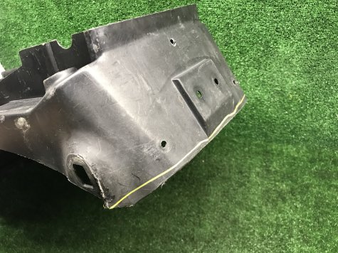 Пластик подрамника Suzuki RF400-2