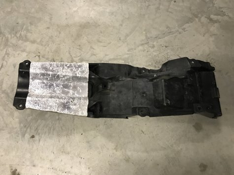 Пластик подрамника Suzuki GSR 400 GSR 600-1