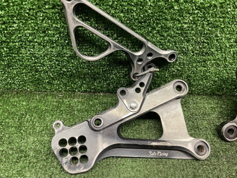 Кронштейны водителя Yamaha R6 2C0 06-07-1